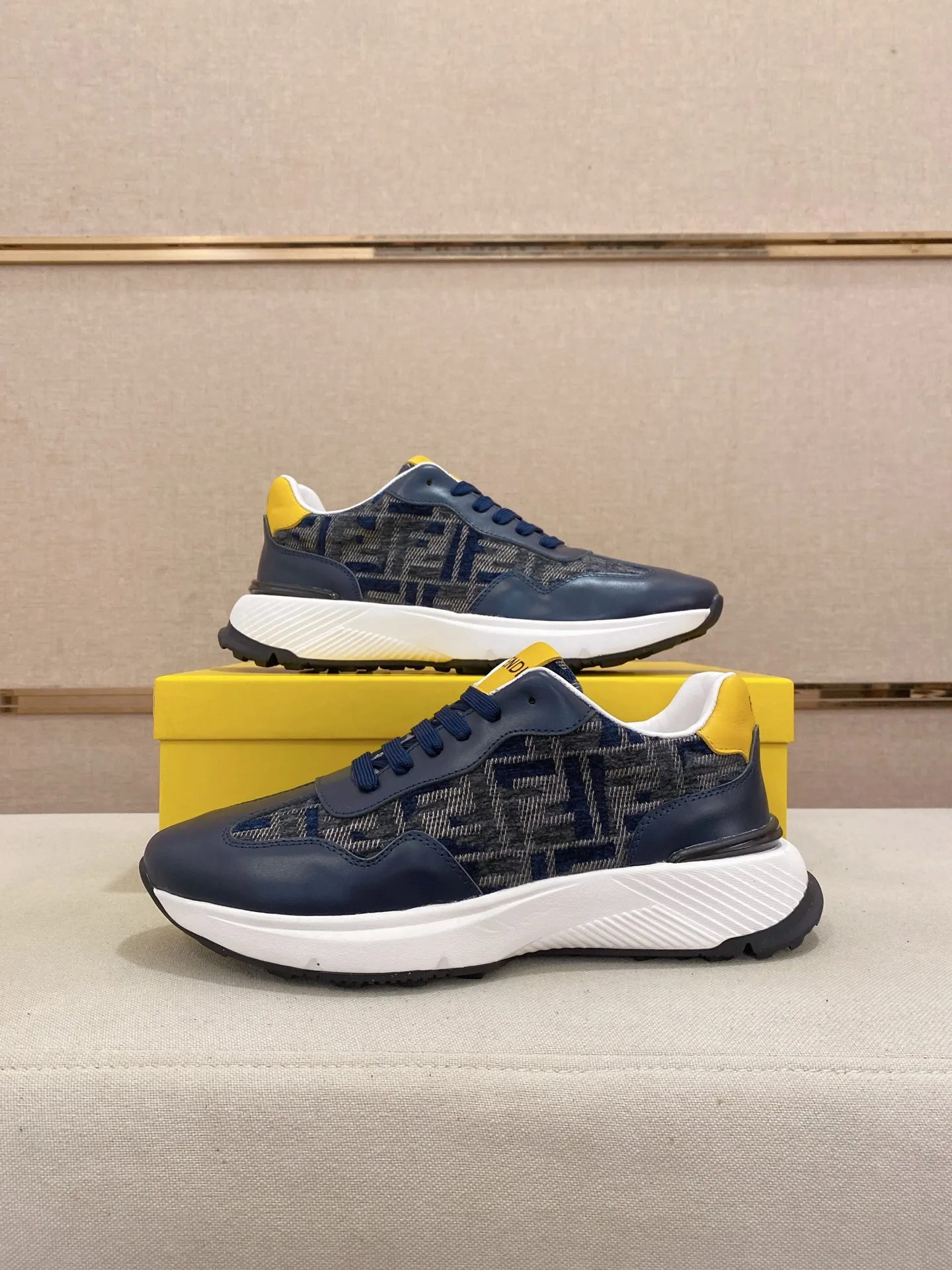 Men's shoes 💰 462💰 (fendi) New style 👊🏻 upper 🇮🇹 imported cowhide fabric 🇩🇪 lining imported sheepskin lining. The original outsole is molded to highlight the identity of every man, and the upper foot is elegant and stable🚶🏻🚶🏻The high-end custom counters reproduce the original version📯No matter the wind or rain, the shoe last remains unchanged and can withstand the verification of time🔍️,🔵 Size: 38-44